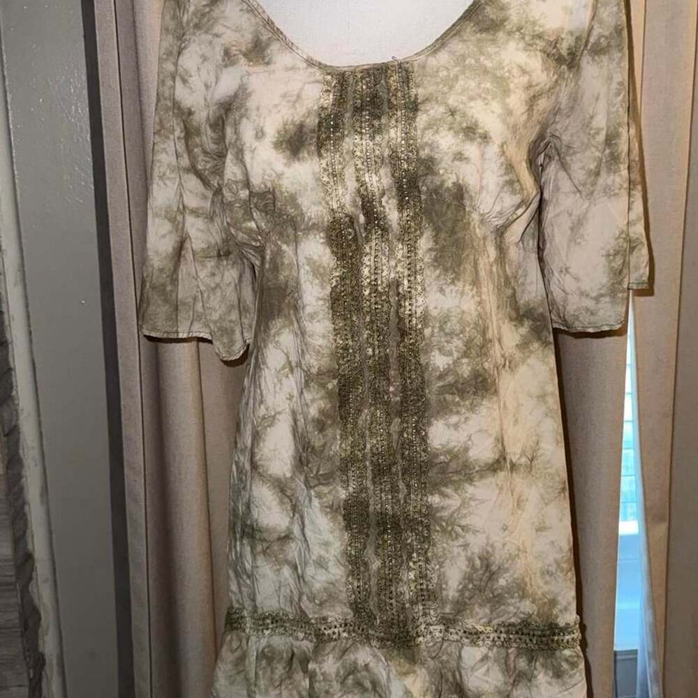 Umgee Tie Dye Boho Dress Size S Olive Beige Crisscross Back Ruffle Hem